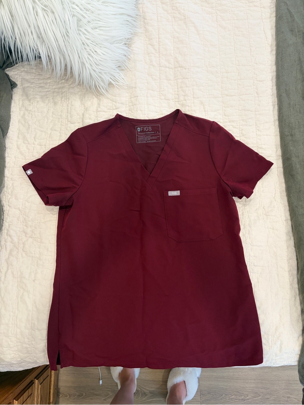 Figs Catarina One Pocket Scrub Top Burgundy Small